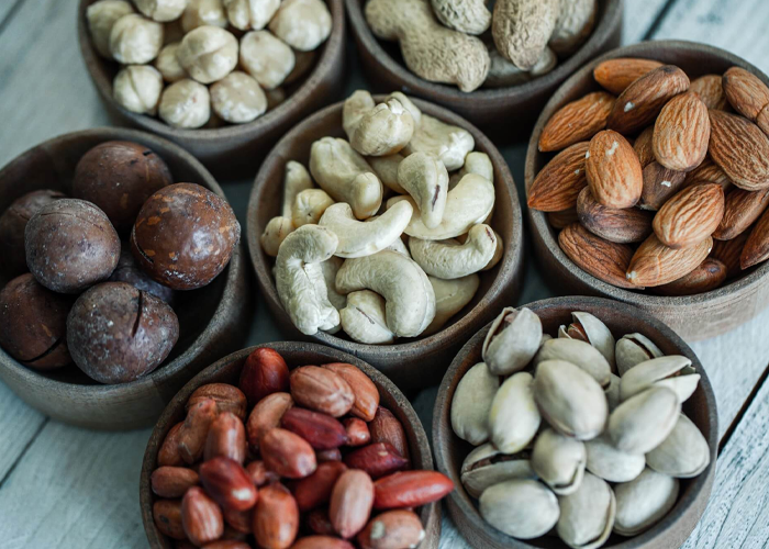 تفاوت نگهداری آجیل خام و شور